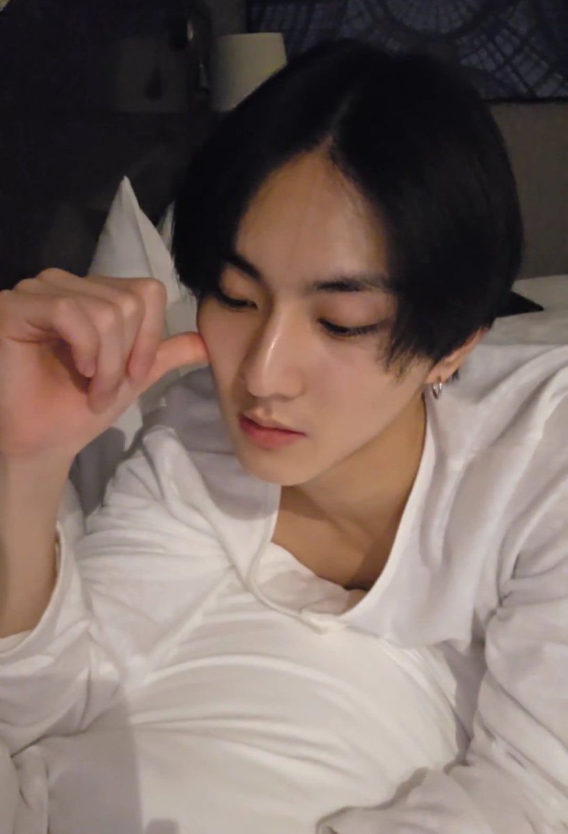 atsgwj's tweet photo. 기말고사가 끝나가니까 상을 줘야겠지? https://t.co/fw5vkEHgdH