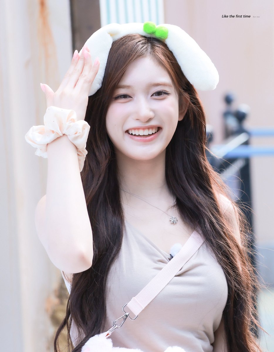 honneyeeseo's tweet photo. No one can look at this pic without smiling fr https://t.co/8oz72dGoHR