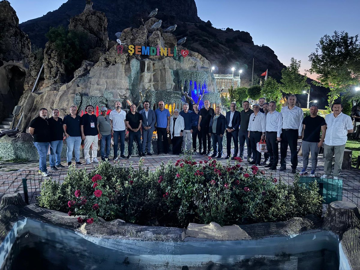 semdinlihem's tweet photo. İlçemizde,Türkiye'nin dört bir yanından gelen kıymetli Öğretmenevi ve Halk Eğitimi Merkezi müdürlerimizi ağırlamanın mutluluğunu yaşadık
Ziyaretiniz,ilginiz ve desteğinizle sergimize değer kattınız,bizleri onurlandırdınız.Şemdinli'mize sefalar getirdiniz🌸@mebhbogm
@emretopoglu https://t.co/nlcesY3vKm