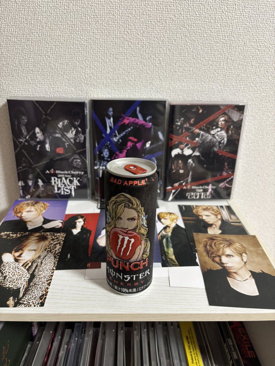 rio_teamabc's tweet photo. ついにゲットしました‼️
思ったよりyasuに似すぎてびっくりw
味はふつーにうまい
てか、セブンで買ったけーキーホルダーなかった😭
みんなのポスト見たらローソンでキーホルダーがもらえるらしい😢
また買いに行こ
部屋の保徳スポットに乗せて撮ってみました📸
本棚なのに保徳とCDしかない https://t.co/MApa6GAhtD