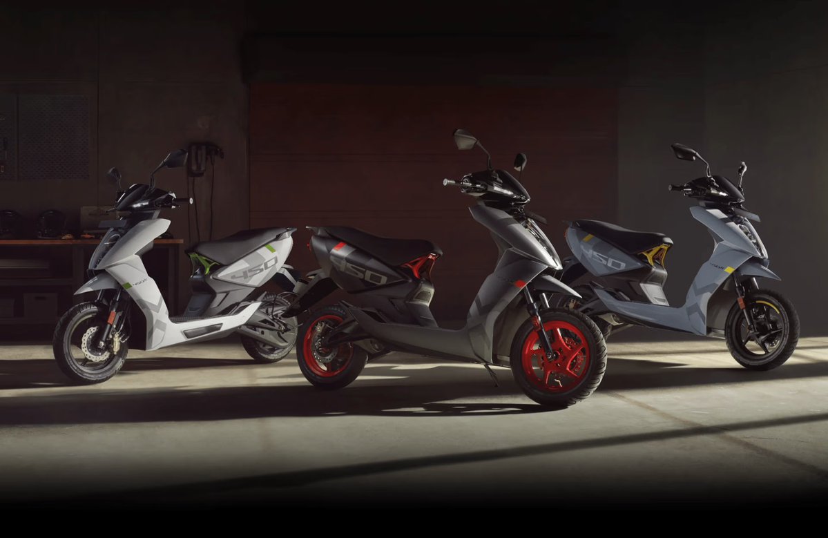 PluginJourneys's tweet photo. ๐จ #Ather just dropped the new 450X #Overtones Series! โก๐ต
#AtherEnergy is adding a fresh visual identity and significantly faster charging to the popular #450X!
New Colours: Available in Space Grey, Lunar Grey, and Still White with contrasting accents and alloys
#AutoNews https://t.co/gA3BWi3Kxd