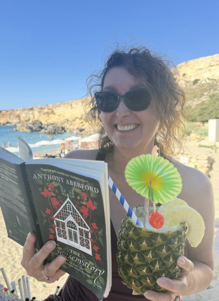 AJAberford's tweet photo. #AuntLily prefers tea to alcohol but I’m sure she’d enjoy a Pina Colada, given her sweet tooth!
Where are you enjoying reading THE CONSERVATORY?
Meet #AuntLily and join in the debate about who she is and where she’s from.
#cosymystery #magicrealism
https://t.co/mI7t9qeYVg https://t.co/zLRrMd6VSY