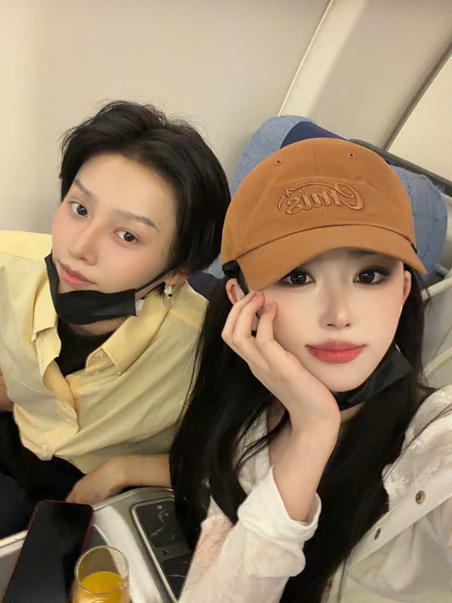AllForYuxin_TH's tweet photo. 孔雪儿 weibo

ลองทายสิว่าเจอใคร !

👉🏻 https://t.co/mu7udLJkpY

#LiuYuxin #XINLiu 
#หลิวอวี่ซิน #刘雨昕 https://t.co/7gQFEvgAsN