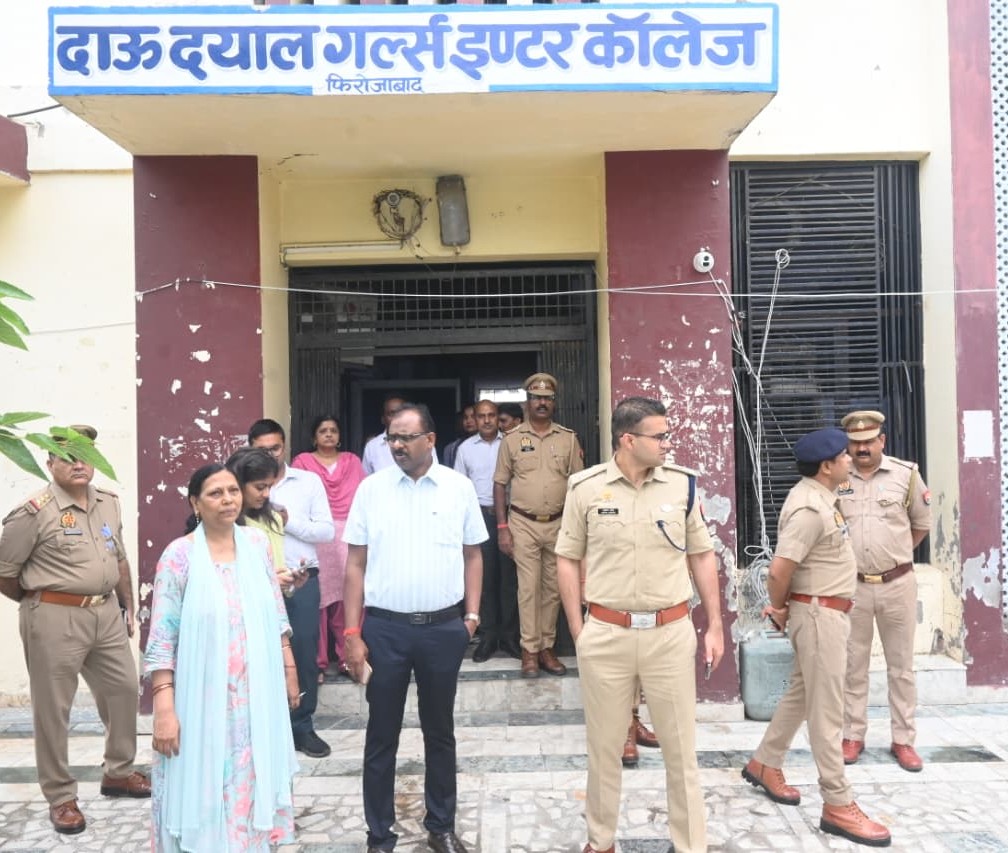 firozabadpolice's tweet photo. दिनांक 02, 03 एवं 04 जुलाई 2026 को आयोजित होने वाली उत्तर प्रदेश शिक्षक पात्रता परीक्षा को सकुशल, निष्पक्ष एवं शांतिपूर्ण ढंग से संपन्न कराए जाने के दृष्टिगत #DM_FRZ एवं #SSP_FRZ द्वारा पुलिस अधीक्षक नगर/नोडल अधिकारी परीक्षा के साथ परीक्षा केंद्रों का संयुक्त निरीक्षण किया गया। https://t.co/RS2NCFubz9