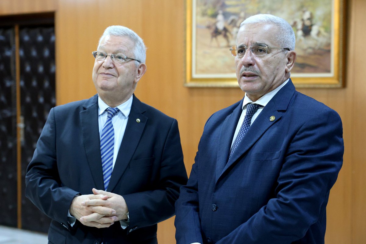 SenatDz's tweet photo. رئيس مجلس الأمة، السيد @azouznasri2025  يؤدي زيارة مجاملة إلى رئيس المجلس الشعبي الوطني، السيد @boughali_brahim 
التفاصيل: https://t.co/PYcy23pR5r https://t.co/NWeWJmx6Dz