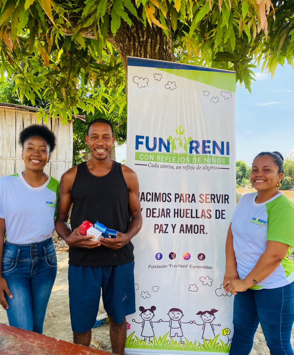 Funreni2023's tweet photo. 💙 Hoy realizamos una nueva jornada de entrega de medicamentos, beneficiando a adultos mayores y familias vulnerables de nuestra provincia. Seguimos trabajando para llevar salud, esperanza y bienestar a quienes más lo necesitan. 💊🤝
#SaludParaTodos #EntregaDeMedicinas #solidarid https://t.co/N44lNUosJi