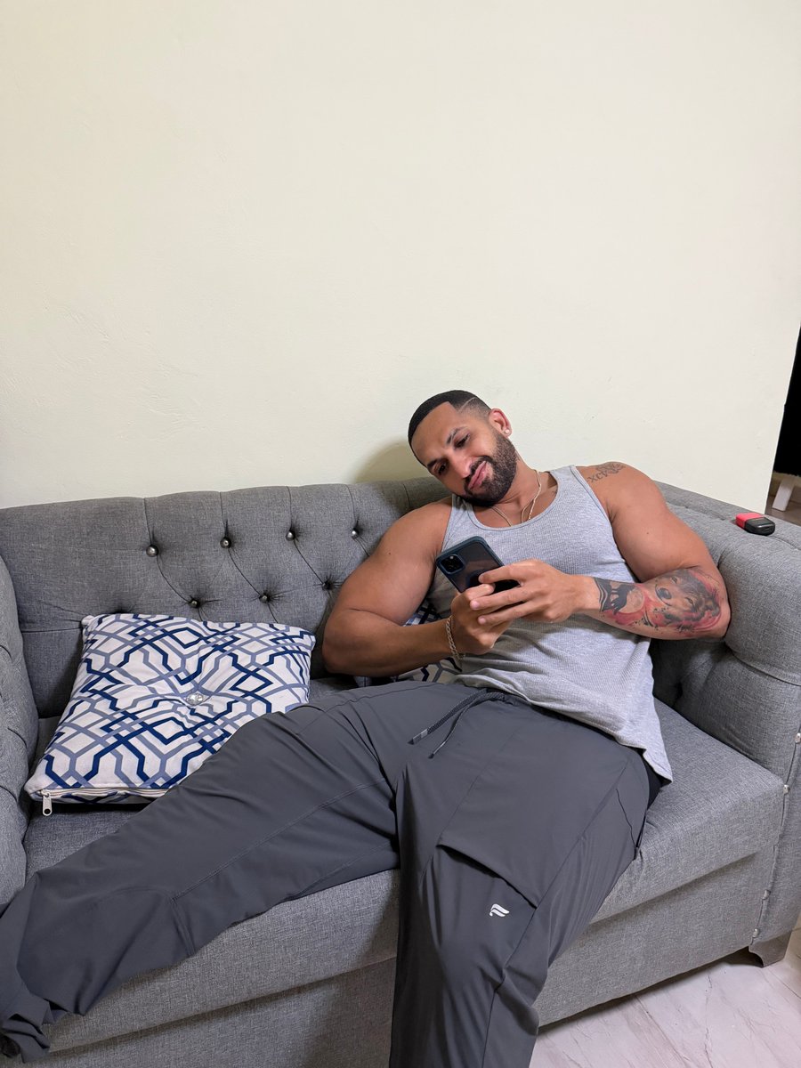 ssudeekybs's tweet photo. just hanging out, but im definitely not wearing much 😏 https://t.co/DfmSSzw6qv