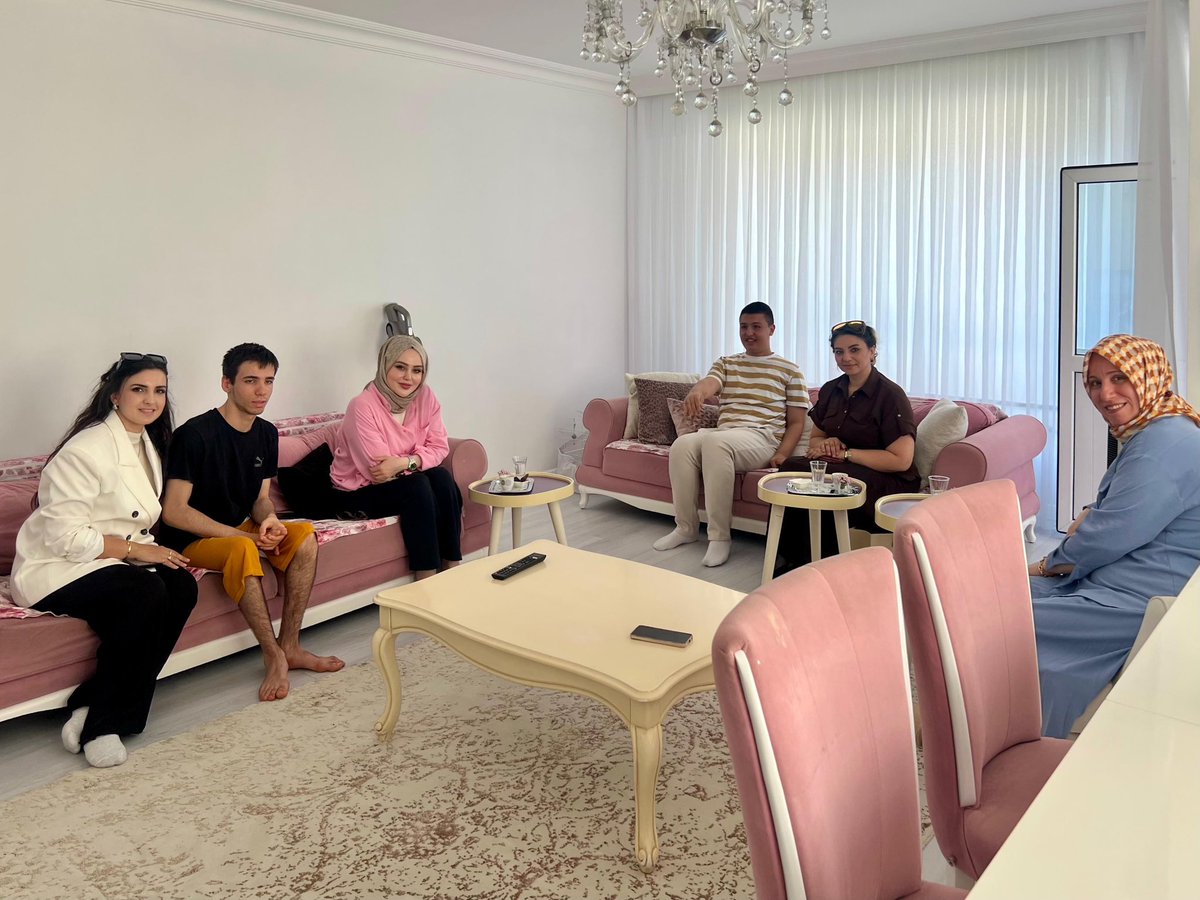 ak_uskudar's tweet photo. Sosyal Politikalar Birimimiz, Bulgurlu Mahallemizde kıymetli komşularımızı hanelerinde ziyaret etti.

Her kapıyı samimiyetle çalıyor, komşularımızla güçlü gönül bağlarımızı büyütmeye devam ediyoruz.

#BizimÜsküdar https://t.co/Vhp9JzXVBv
