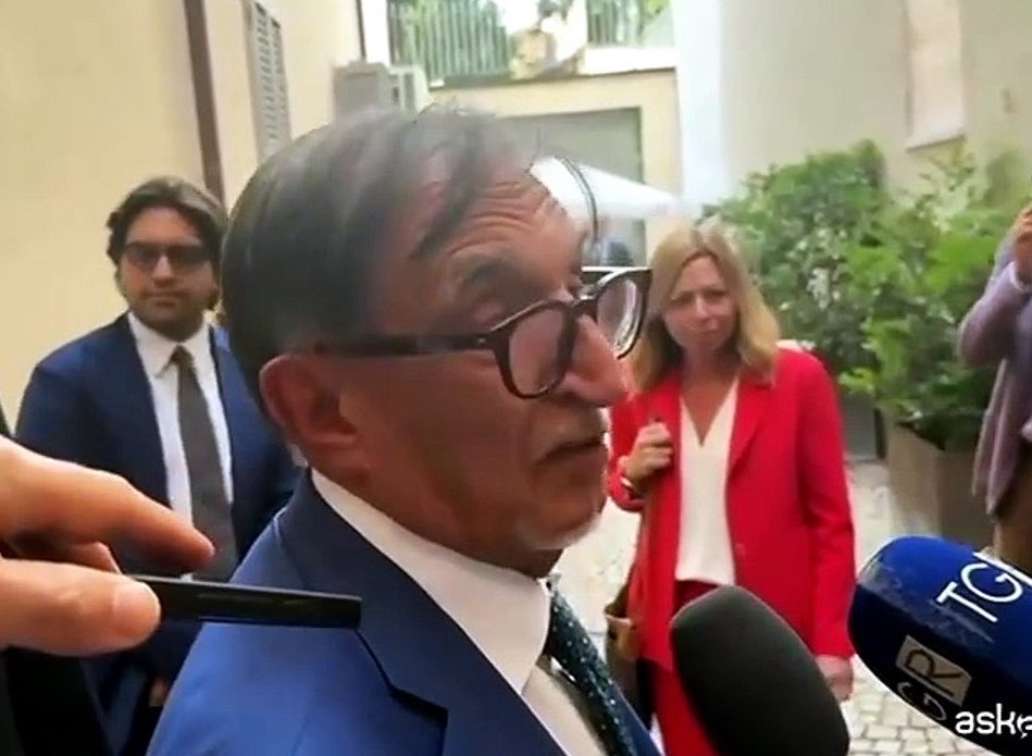 catapiolta's tweet photo. “Bastoni? Lasciate in pace Alessandro che guardate per me è come mio figlio” (se ne va via stizzito, ndr) https://t.co/WfO5PZJmn9