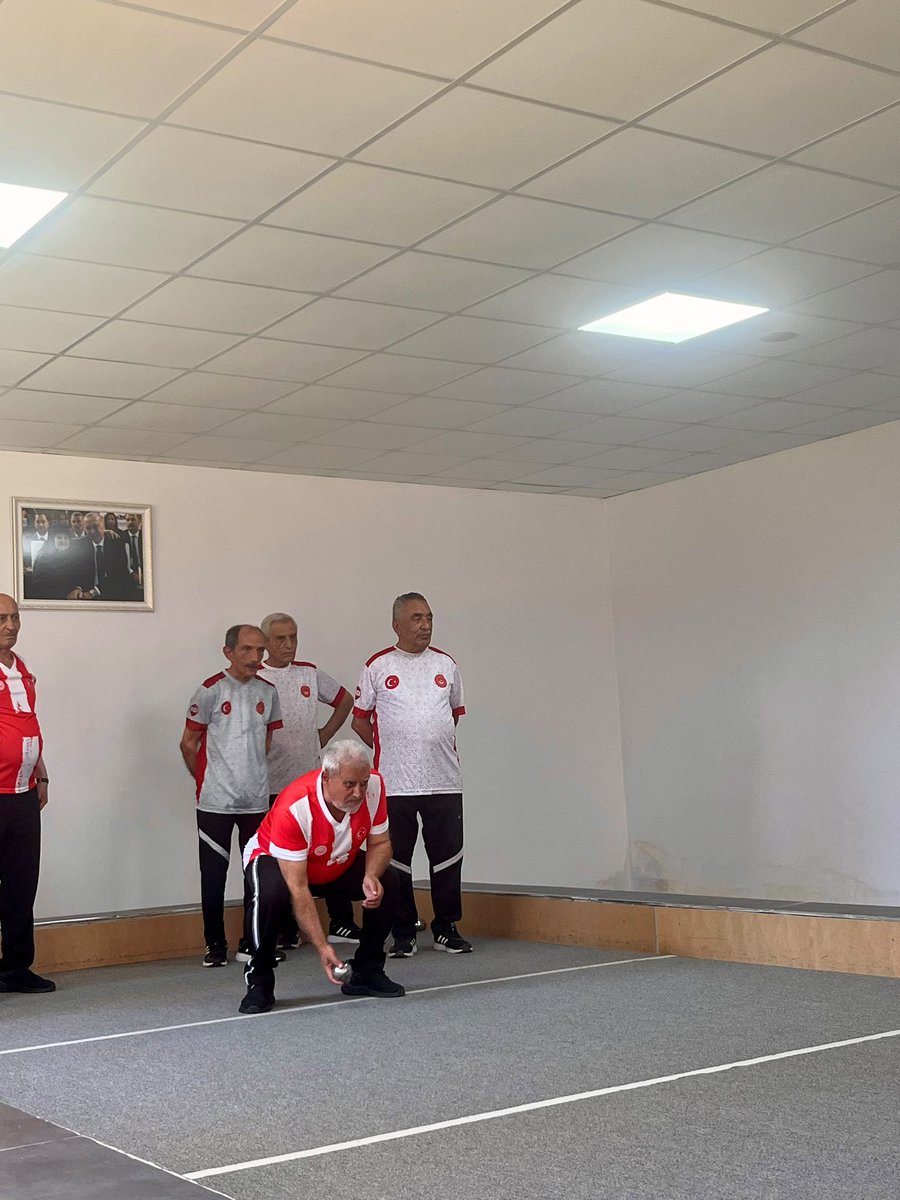 kmarasash's tweet photo. 📍Şehit Hakan Duyğal Huzurevi

2026 yılı Türkiye Yetişkin Gençler Bocce Şampiyonasının ilk maçında Kadirli HYBRM Müdürlüğünü 12-2 yenen takımımız gruptaki ilk maçına galibiyetle başladı.

Galibiyeti ebedi aleme yolcu ettiğimiz takım kaptanımız Sadettin Kayabaş’ a armağan ediyoruz https://t.co/Rsqt7YUNTD