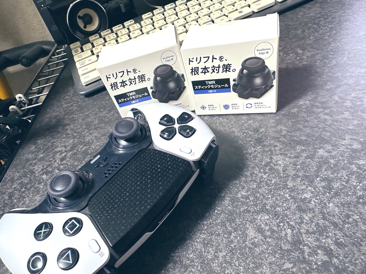 sakamaki_maki's tweet photo. 最近出たウワサのデュアルセンスエッジの社外品TMRスティックモジュール買っちゃったぜ٩( 'ω' )و https://t.co/Jm0eHtDZO1
