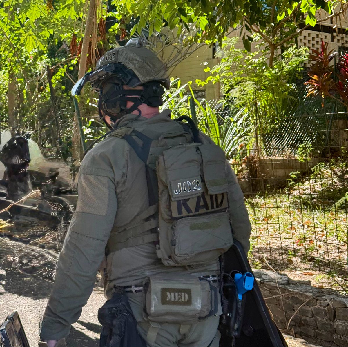linfokwezi's tweet photo. Le RAID surprend les habitants de Mamoudzou lors d'un impressionnant exercice.
👉 Lire l'article complet ici : https://t.co/HjtMlrWHqV
#Mayotte #Mamoudzou #RAID #Exercice #Sécurité #ForcesDeLOrdre #SquarePapaye #Intervention https://t.co/HnGbsiNGDt