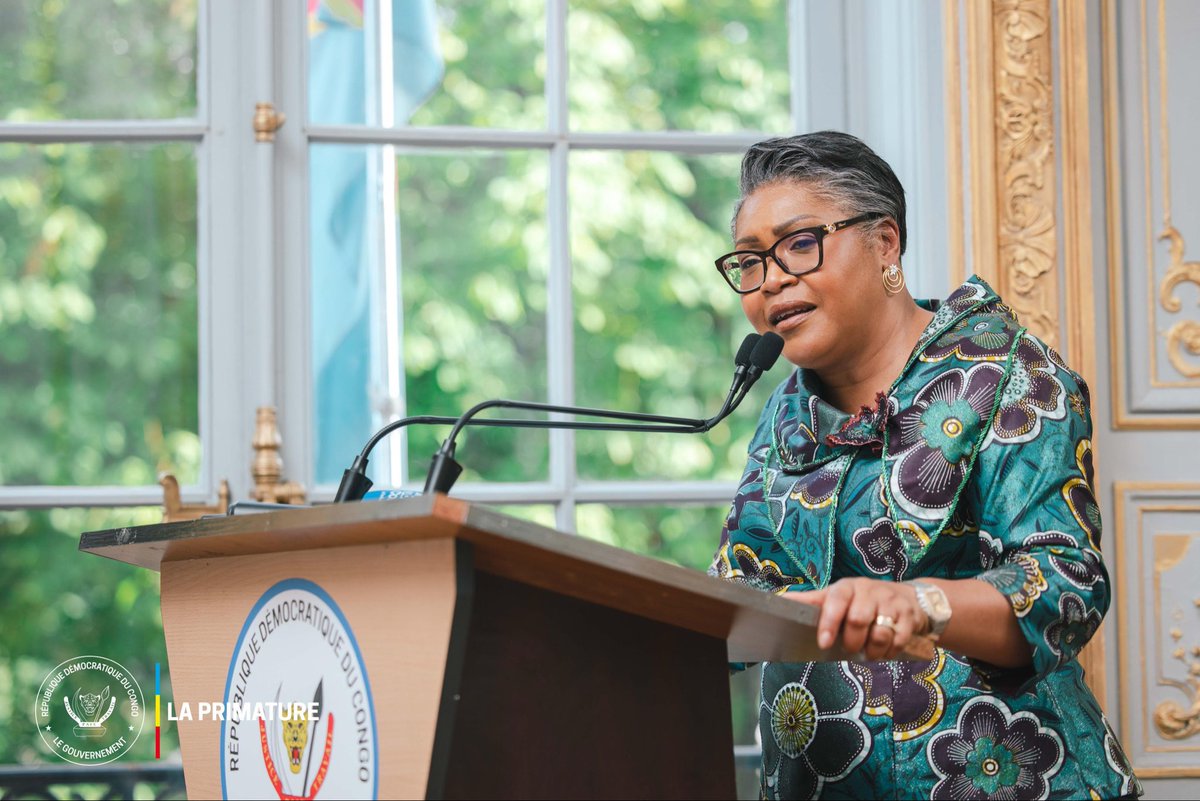 TinaSalama2's tweet photo. La RDC assume, à compter de ce 1er juillet
2026, la présidence tournante du Conseil de sécurité des Nations, organe chargé du maintien de la paix et de la sécurité internationales.
Elle revêt une portée particulière puisqu’il s’agit de la première
présidence congolaise du Conseil depuis plus de trente ans.
Placée sous la devise du mandat congolais, « Plus de paix, plus de justice, plus de développement, plus de
multilatéralisme »
Le 8 juillet, la Première Ministre présidera un briefing du Conseil consacré aux violences
sexuelles liées aux conflits. 
Le 13 juillet, la Ministre des Affaires Etrangères présidera une réunion,
selon la formule « Arria », consacrée au lien entre ressources naturelles, conflits et paix. 
Le 21 juillet, le Président de la République présidera un débat public de haut niveau sur le
thème « La gouvernance des ressources naturelles, fondement de la paix, de la sécurité et de la prospérité
». Ce débat visera à promouvoir une approche intégrée faisant des ressources naturelles un levier de prévention des
conflits, de coopération internationale, de développement durable et de prospérité partagée