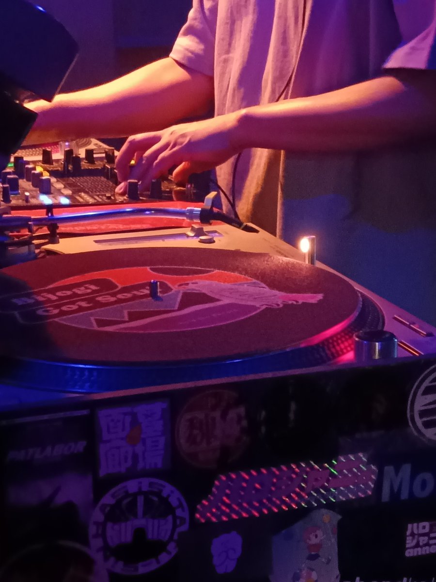 JOE_018's tweet photo. 四つ打ちPartyガッツリ遊びに行くの久しぶりかも。
まこっさんのDJかっこ良過ぎる。
麻婆丼セット満たされる〜😋
#HARDSTATE
#浦和ラーメン王 https://t.co/UMTCLBmOXQ