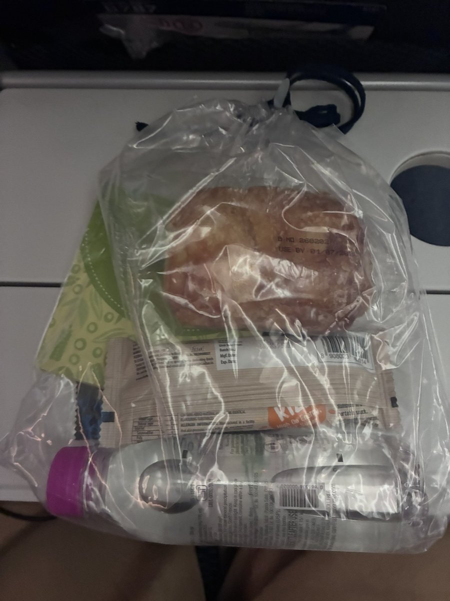 konami_km's tweet photo. 【インド5-6日目デリー→羽田】

夜便にて帰国✈️
機内食はパスタか和食から選べました🍴

軽食は機内食提供後すぐに配布されて好きなタイミングで食べてくださいスタイルやた！ https://t.co/4SU0QQgCYw
