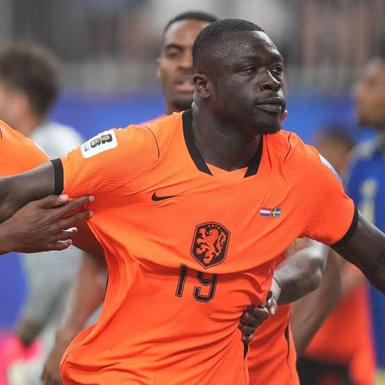 futbolin46's tweet photo. 💎OTW #20💎

Brian Brobbey (24 años) es un delantero nacido en Países Bajos que juega en el Sunderland🏴󠁧󠁢󠁥󠁮󠁧󠁿.

Esta temporada ha jugado 32 partidos marcando 7 goles y dando 1 asistencia.

Ha sido internacional absoluto 16 veces y debutó en el mundial con 24 años🇳🇱. https://t.co/lwBV8ABMeX