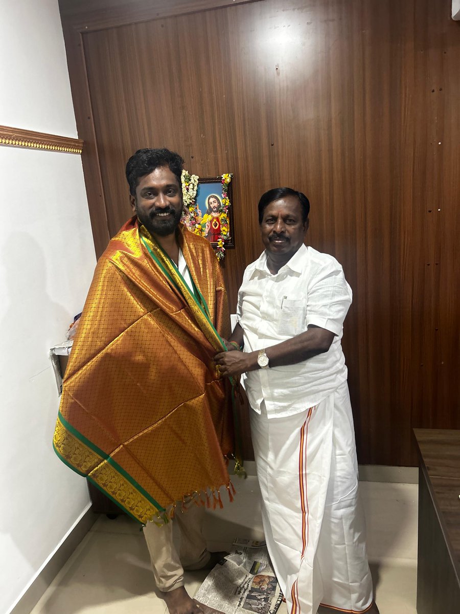 manodhoni's tweet photo. மேலூரில் முதல்வரின் பிறந்தநாளை முன்னிட்டு நமது ஏற்பாட்டில் நடைபெற்ற மாபெரும் மாட்டு வண்டி பந்தய நிகழ்ச்சி அழைப்பிதழை சோழவந்தான் சட்டமன்ற உறுப்பினர் உயர்திரு.கருப்பையா அவர்களிடம் வழங்கிய இனிய தருணம் 

-மனோஜ்குமார் 
ஒன்றிய கழக செயலாளர் 
மேலூர் சட்டமன்ற தொகுதி 

#melur #tvkmelur https://t.co/ubPL113yfx