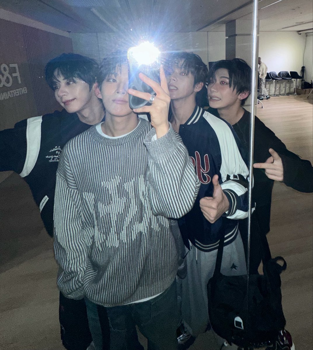 JLGlobalFanbase's tweet photo. Spot JL in two of Steven’s Weverse posts for AHOF’s debut anniversary!🥳

#AHOF #아홉
#AHOF_JL #제이엘
@AHOF_official https://t.co/gLI712yOOw