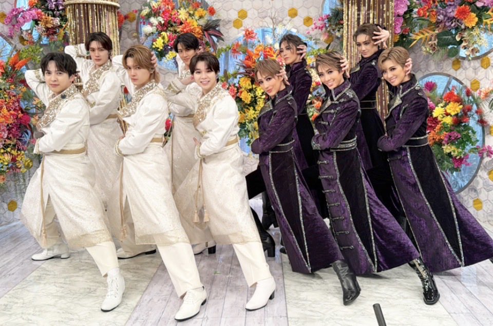 _775357's tweet photo. M!LKの花組ポーズ https://t.co/ORvfv0TDVa