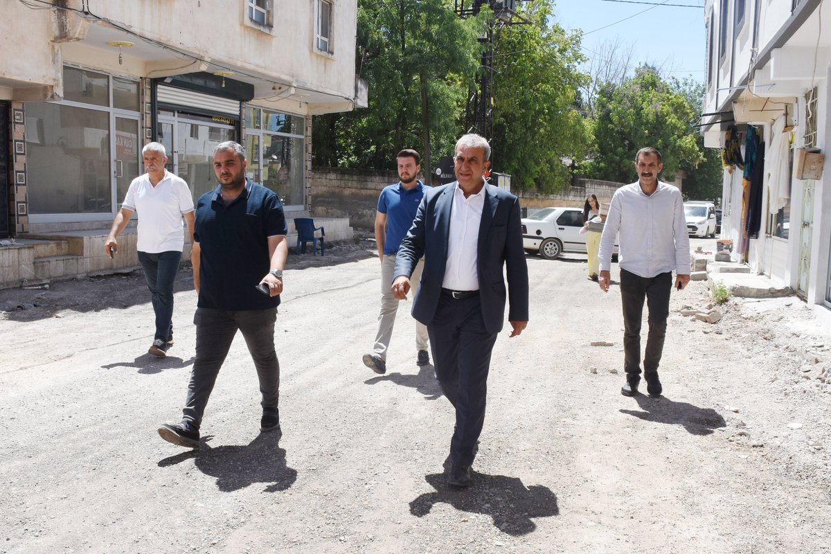 Hilvanbeltr's tweet photo. @serhanpaydas Çalışma alanlarını yerinde inceleyen Eşbaşkanımız, esnaf ve yurttaşlarımızla bir araya gelerek talep ve önerilerini dinledi.

#Sözverdiğimizgibi
#Asfaltyolçalışmalarıbaşlıyor https://t.co/4EF5nD2BQX