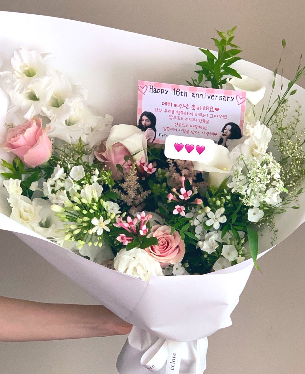 Sweet_Suzy1010's tweet photo. スジちゃん
デビュー16周年おめでとう🎉

今年も日本のスジちゃんファンの皆さんと一緒にお祝いの気持ちを送りました💐

これからも日本からスジちゃんの応援してます🥺❤️

#스윗수지야_데뷔16주년_축하해_수위티드림 #16YearsWithSUZY #SUZY https://t.co/vJSII2sJAK
