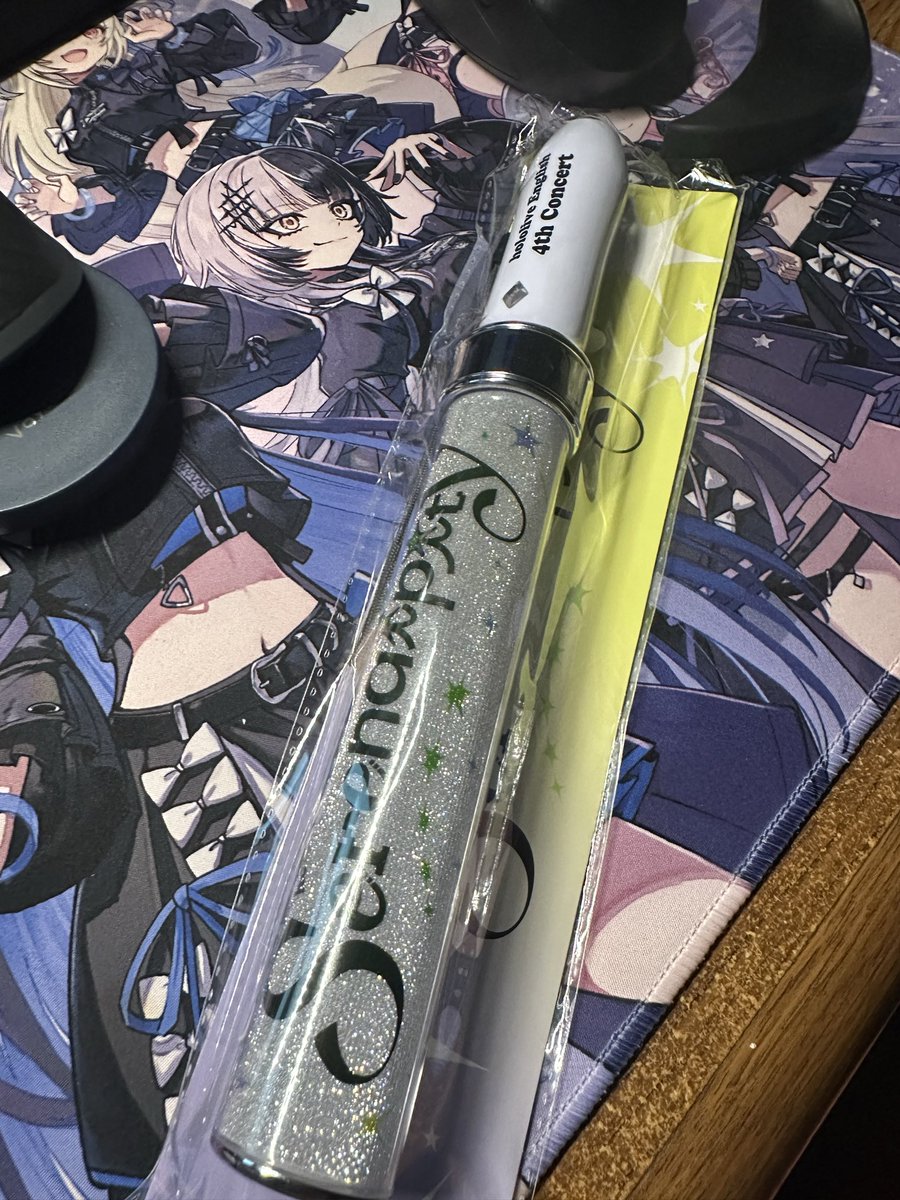OaZnNeRdO's tweet photo. @hololive_En @HEFSdiscord I got my light stick ready to cheer everyone on! https://t.co/6hUkqKrlgm