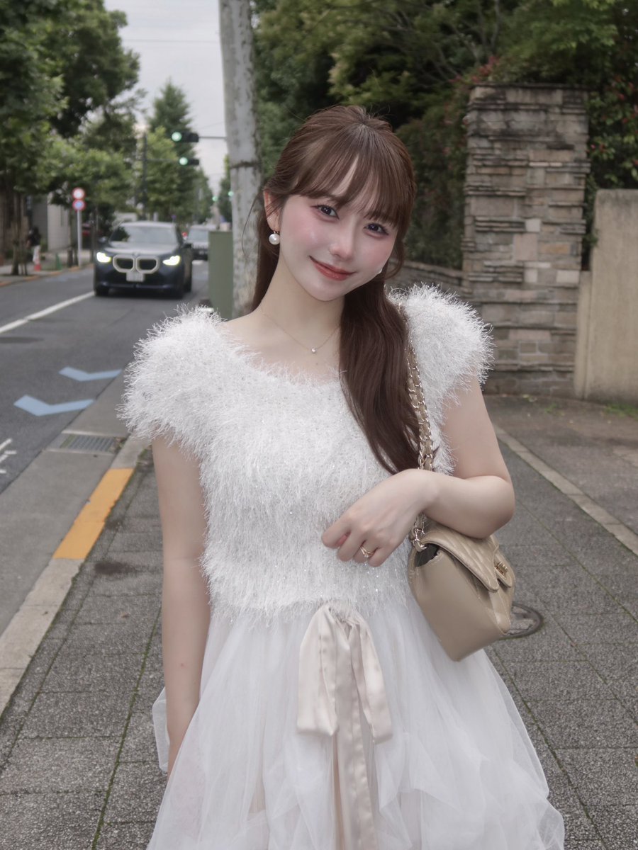fuchan_2003's tweet photo. 夏の真っ白コーデって女の子可愛く見せてくれる気がする〜🤍🦢♩
そして白いお洋服の時旦那さんに褒められる率高すぎるからつい選んじゃうദിᐢ- ̫-ᐢ₎笑 https://t.co/ECdQcyr1Vh