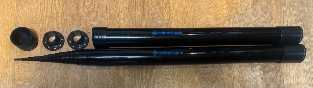 JH3PRR's tweet photo. Friedrichshafen の戦利品
Spiderbeam 10m mini 705mm 2本とそのステーリング
DX-wireより遥かに丈夫そうなので即買い https://t.co/MrCcMnWTOo