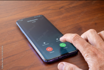 EastHantsDC's tweet photo. Beware of fake 'East Hampshire' calls about food hygiene visits. Genuine council calls start 01730 234 XXX; emails end @easthants.gov.uk. Officers show ID. Doubt? Call 01730 266 551 or email ehealth@easthants.gov.uk. Report scams to police on 101. https://t.co/bBDyajWfYn