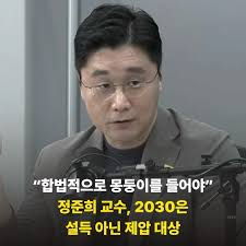 danmusk's tweet photo. 철없는 배재고 아이들이 잘못한게 맞지.

그런데 수십만명이 보는 방송에서 훨씬 더 폭력적이고 비인도적인 말을 한 40~50대 중년 어른들은 아무 책임도 안지는 세상인데, 분위기에 휩쓸려 실수한 여러 미성년 학생들의 인생을 망쳐버리려는건 좀 과한게 아닌가 싶다. 

그들의 이중잣대는 정말 대단하다.