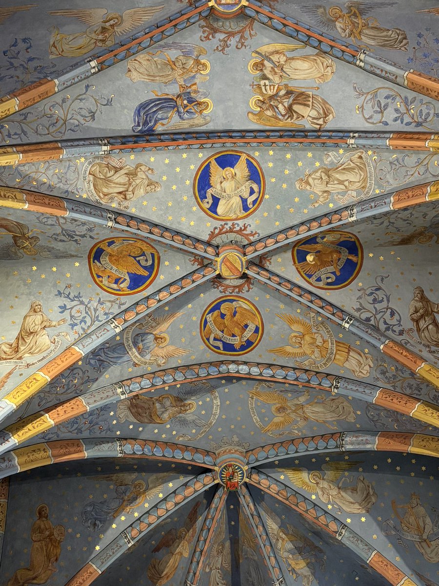 miliralie's tweet photo. the architecture from churches makes me feel better https://t.co/b0AEJPRhrV