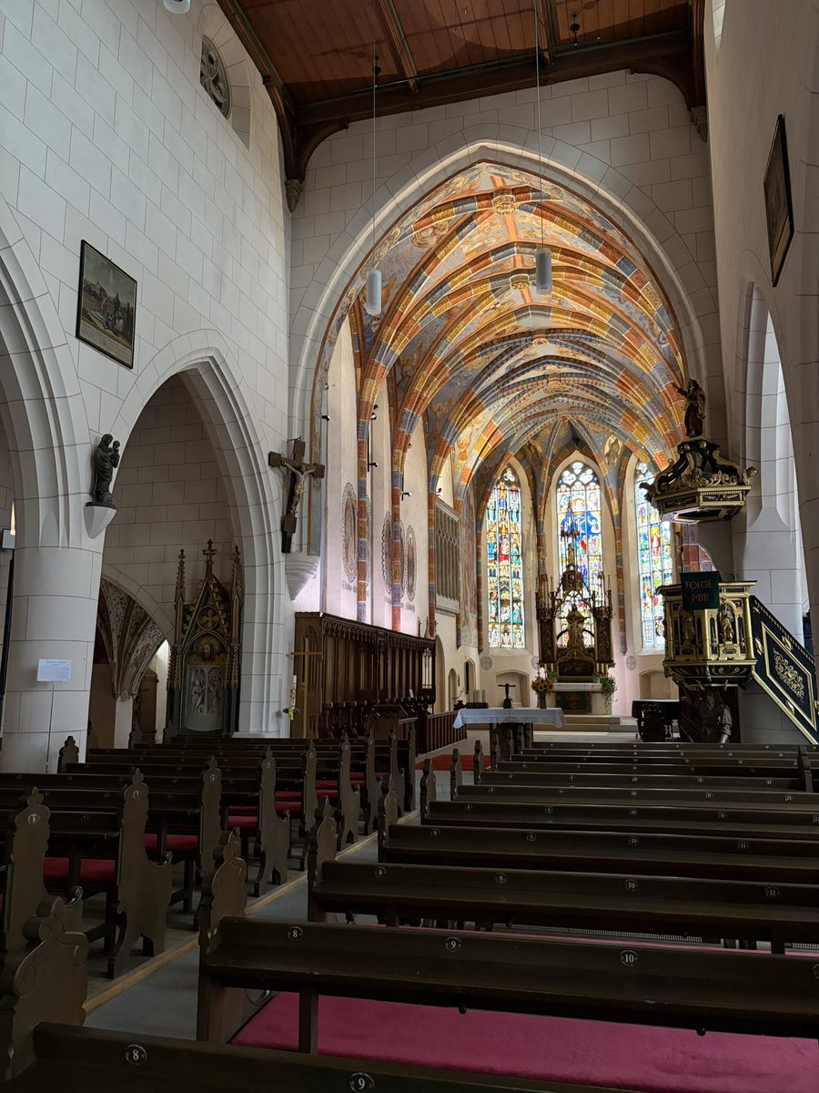 miliralie's tweet photo. the architecture from churches makes me feel better https://t.co/b0AEJPRhrV