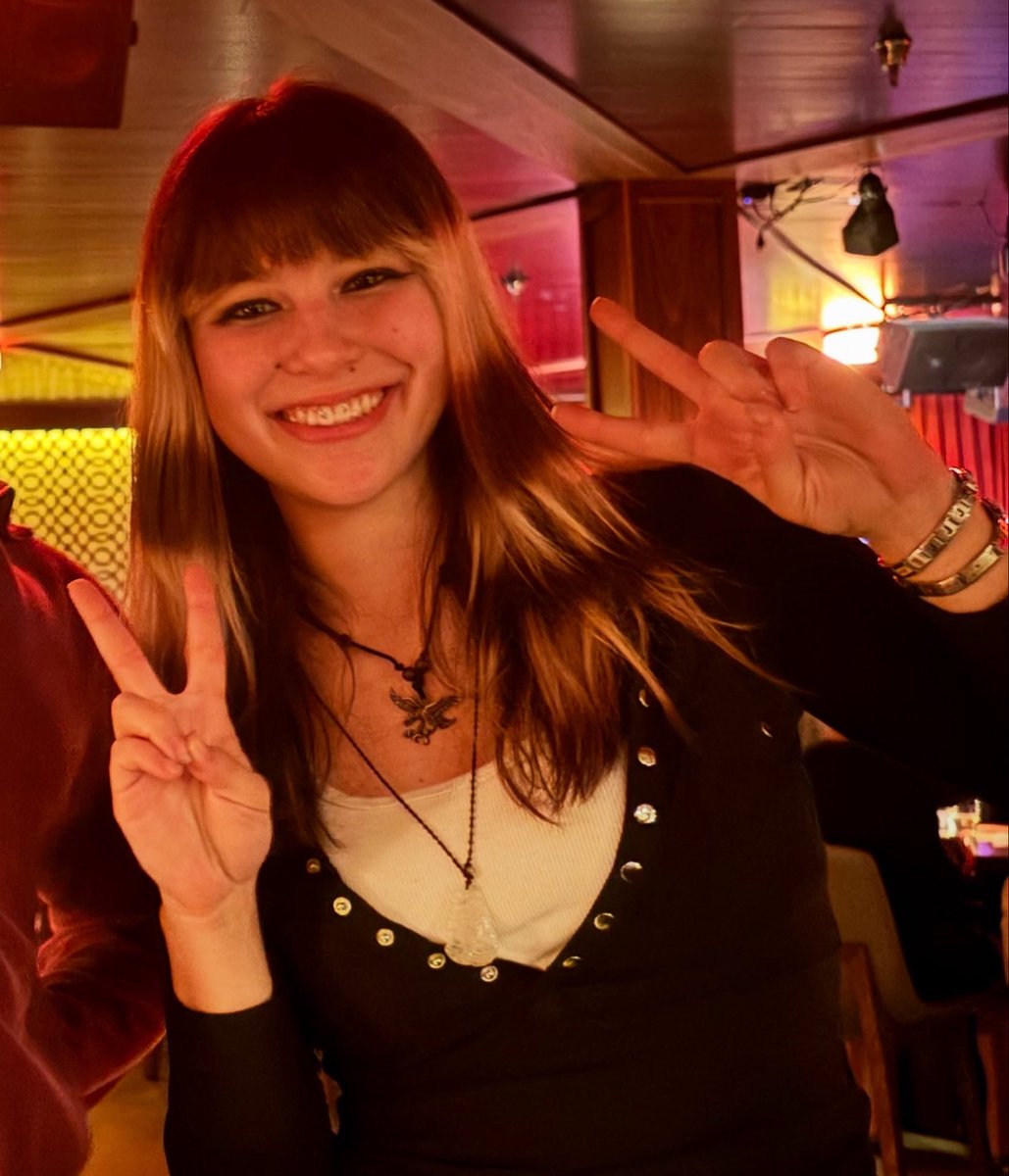 alysalarchive's tweet photo. ✌🏼😁✌🏼 https://t.co/yRAbgMXHNF
