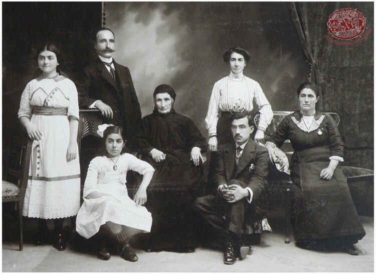 dikranagert__'s tweet photo. Istanbul, 1913, the Toumajan family.

(houshamadyan) https://t.co/lAevFUjJhc