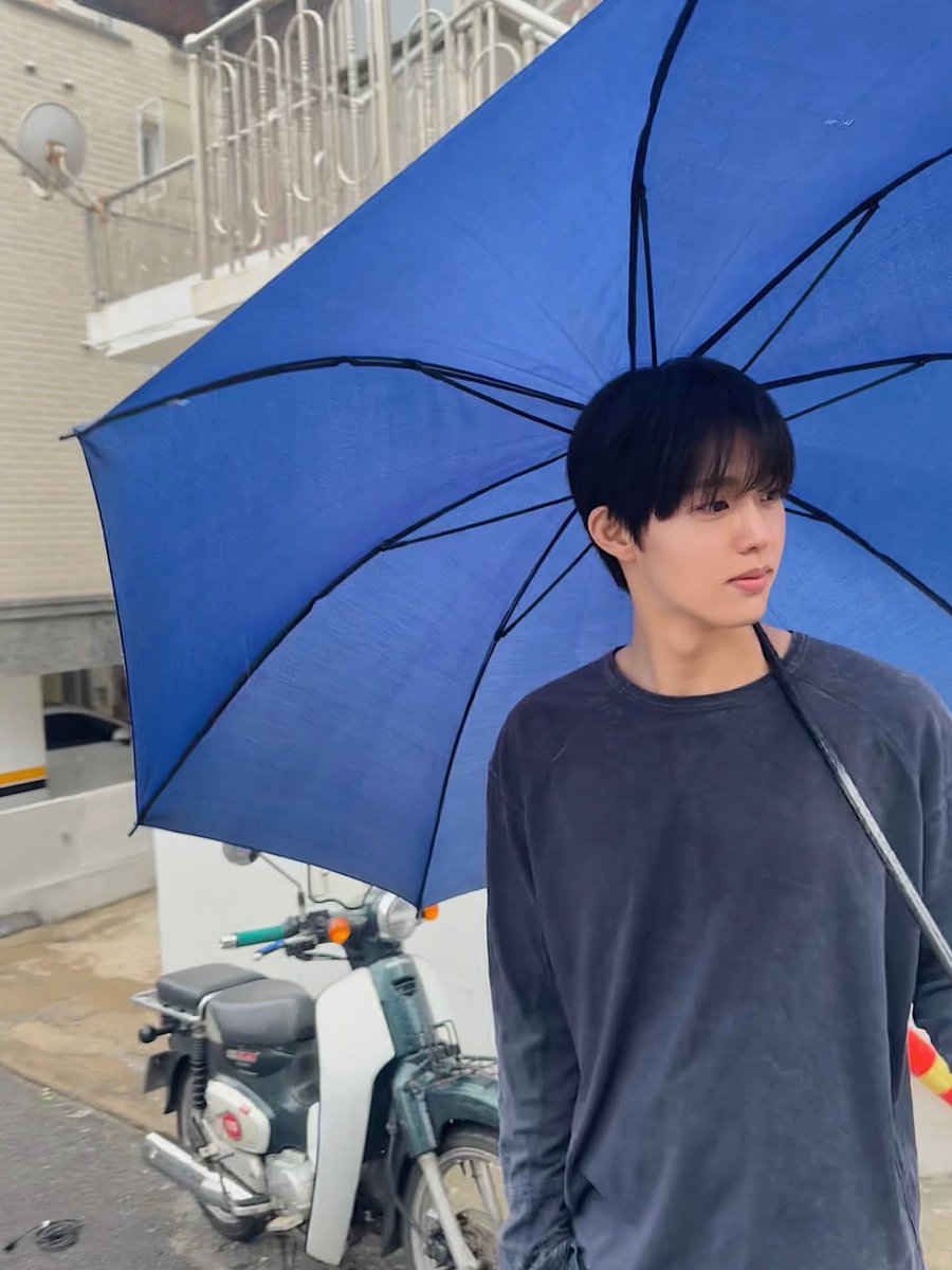 thekimdan's tweet photo. 얇게 입을 때가 진짜. https://t.co/wLyHpD12Uj