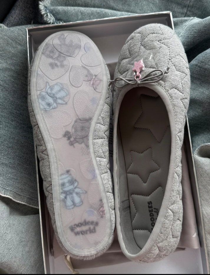vlailuds's tweet photo. INI GEMES BANGET 

langsung jatuh cinta sama ballet flat motif stars ini, detailnya lucu banget https://t.co/qSqTxzY4ze