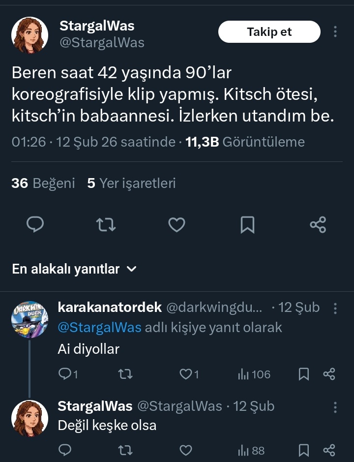 zbyumlu's tweet photo. Şarkılar o kadar berbat değil de insanlar meslek ve kariyer seçimi gibi kararların genç yetişkinlik döneminde yapılmasına alıştığı için yadırgıyor. Linçlerin geneline baktığımda "O kadar oturmuş kariyeri var 40 yaşından sonra neden ergen gibi sarkıcılığa heveslenmiş" şeklinde https://t.co/d6NOdsV9ab