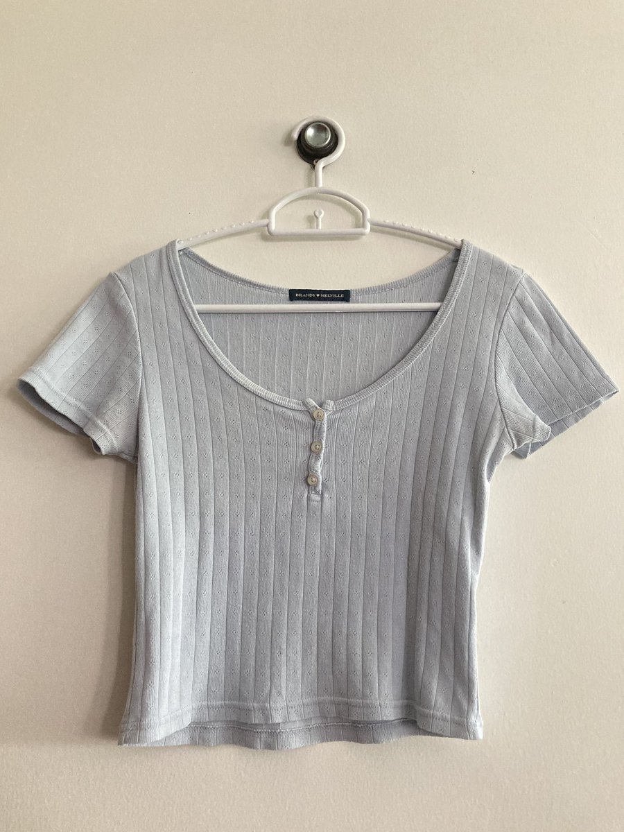 bluenypitch's tweet photo. ส่งต่อ/พร้อมส่ง🫐
♡ Brandy Melville Crop Top  
* เคยใส่ไปแค่ครั้งเดียวคับ*
🛒sale 250 free shipping

#เสื้อผ้ามือสองสภาพดี #ส่งต่อbrandymelville #ส่งต่อbrandy #brandymelvillethailand #brandymelville #ส่งต่อbrandy #ส่งต่อเสื้อผ้า #ขายเสื้อผ้ามือสอง #เสื้อผ้าราคาถูก #ส่งต่อcintage https://t.co/0c5DGToSPF