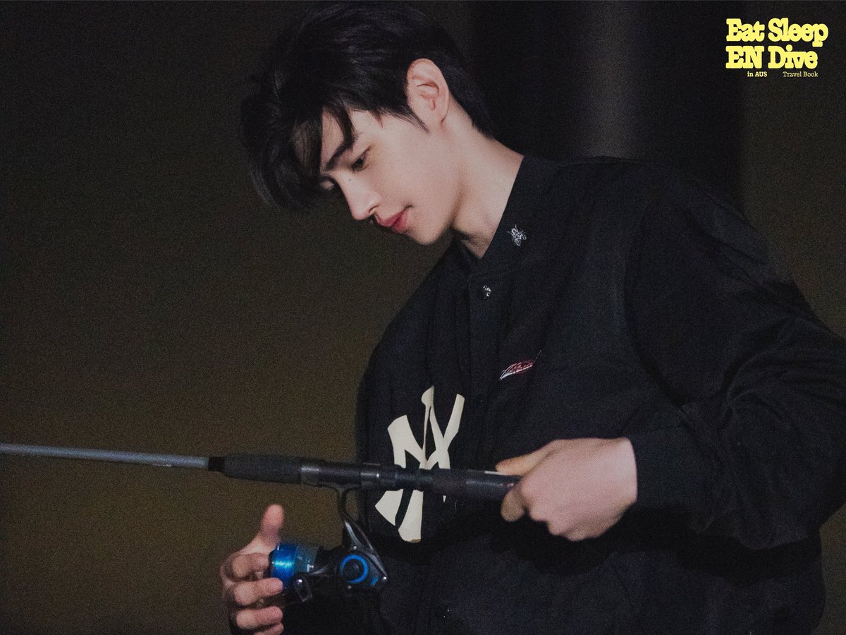 sunghnsm's tweet photo. so mesmerised with this genre of sunghoon looking the dreamiest guy ever https://t.co/4RzYBuHAdB