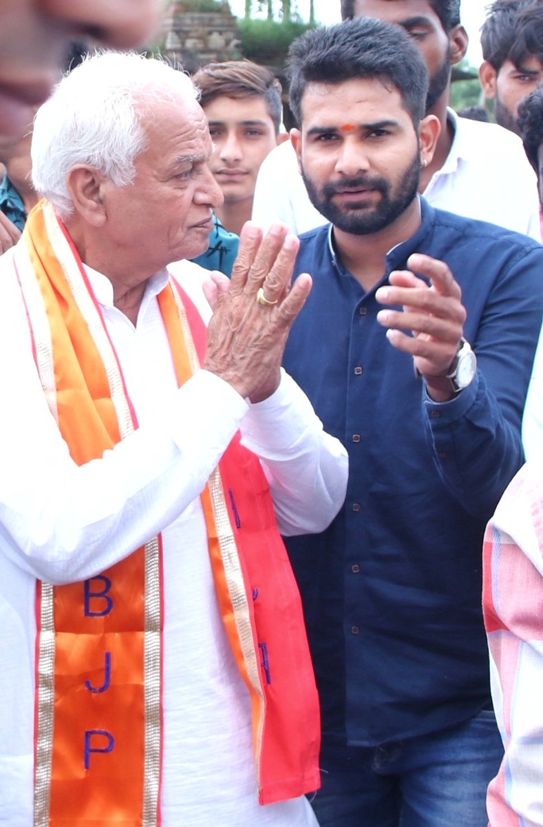 Real_Dkraghu's tweet photo. चन्देरी विधायक आदरणीय दादा श्री जगन्नाथ सिंह रघुवंशी जी को जन्मदिन की हार्दिक शुभकामनाएं। 
ईश्वर से कामना है कि आप स्वस्थ रहें दीर्घायु हों। https://t.co/HEVav4ltwZ