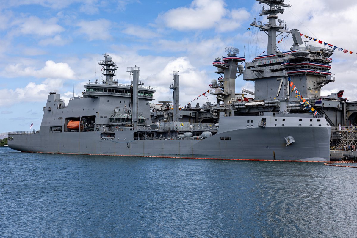 Roberto_yeager's tweet photo. Y siguen colgando fotos del #RIMPAC:
Desde 🇨🇱la FF-05 Almirante Cochrane
EL #SSN771 #USSColumbia (fijaros en la bonita bandera del fondo😉)
Desde 🇳🇿 el HMNZS Aotearoa A11 y el #CVN71 #USSTheodoreRoosevelt
(#USNavy photo by Analice Baker/Omar Dominquez/Kyle Carlstrom) https://t.co/i4nY2bKmmc