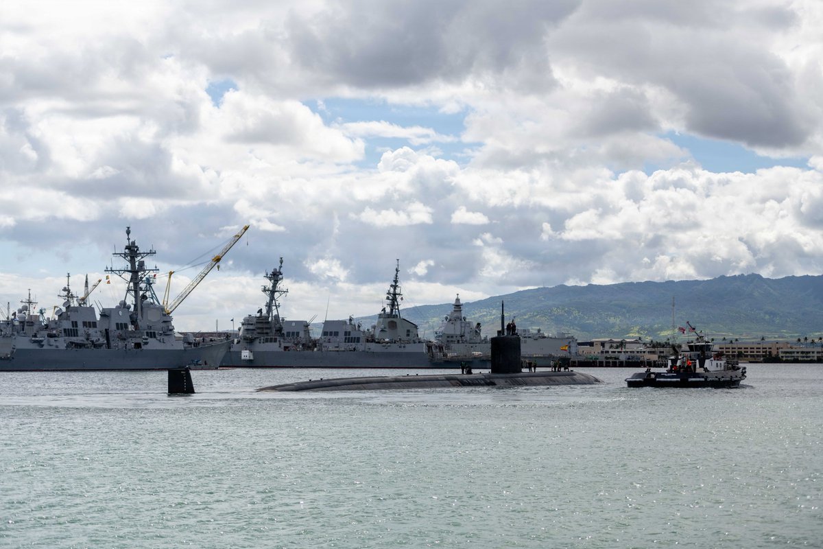 Roberto_yeager's tweet photo. Y siguen colgando fotos del #RIMPAC:
Desde 🇨🇱la FF-05 Almirante Cochrane
EL #SSN771 #USSColumbia (fijaros en la bonita bandera del fondo😉)
Desde 🇳🇿 el HMNZS Aotearoa A11 y el #CVN71 #USSTheodoreRoosevelt
(#USNavy photo by Analice Baker/Omar Dominquez/Kyle Carlstrom) https://t.co/i4nY2bKmmc