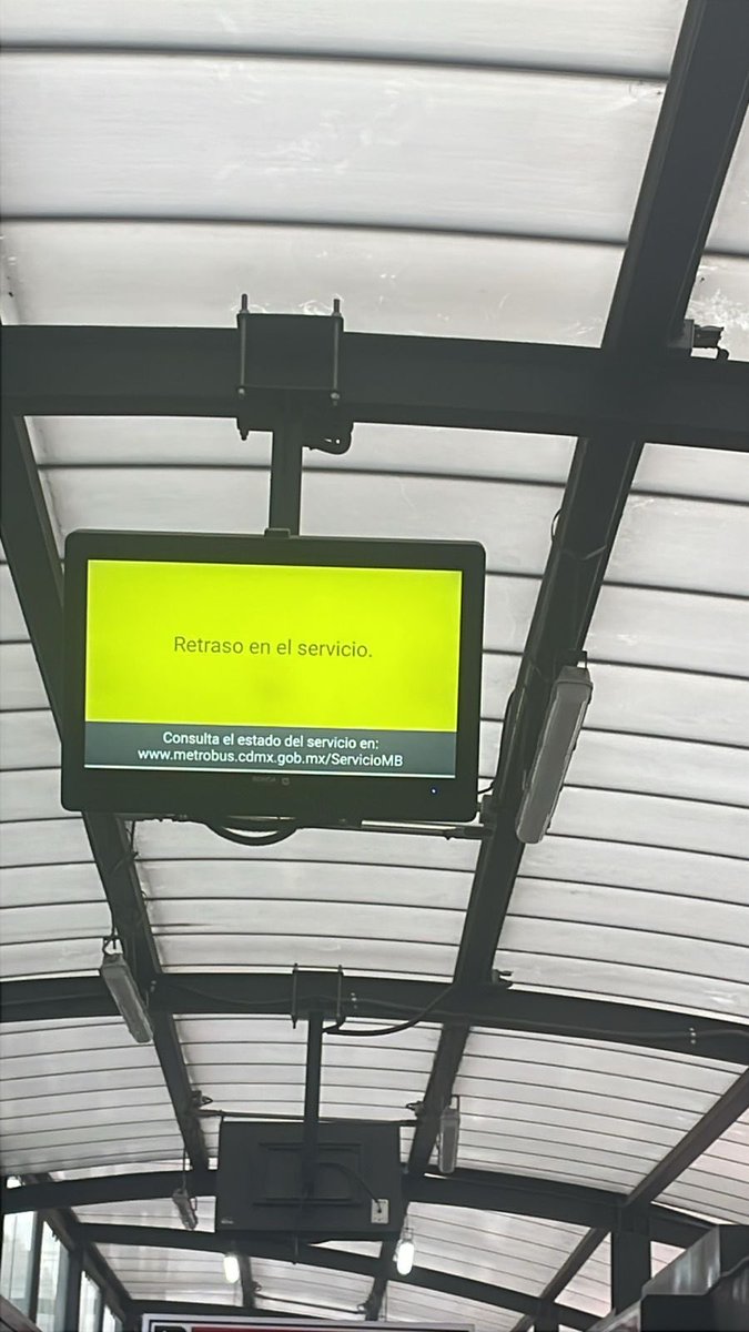 claudiabedolla's tweet photo. @MetrobusCDMX saben porque no hay metrobuses en la estación caminero https://t.co/U6uyqCCDku