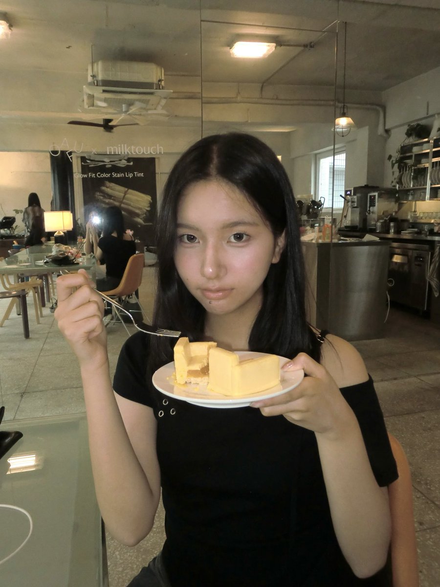 hee8ee's tweet photo. 성수 ♡ 나 https://t.co/01NngLgImc