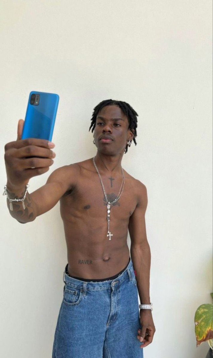 Esmart26's tweet photo. Rema dey use android ke😂🙆🏾‍♂️ https://t.co/zk6hUNAwDZ
