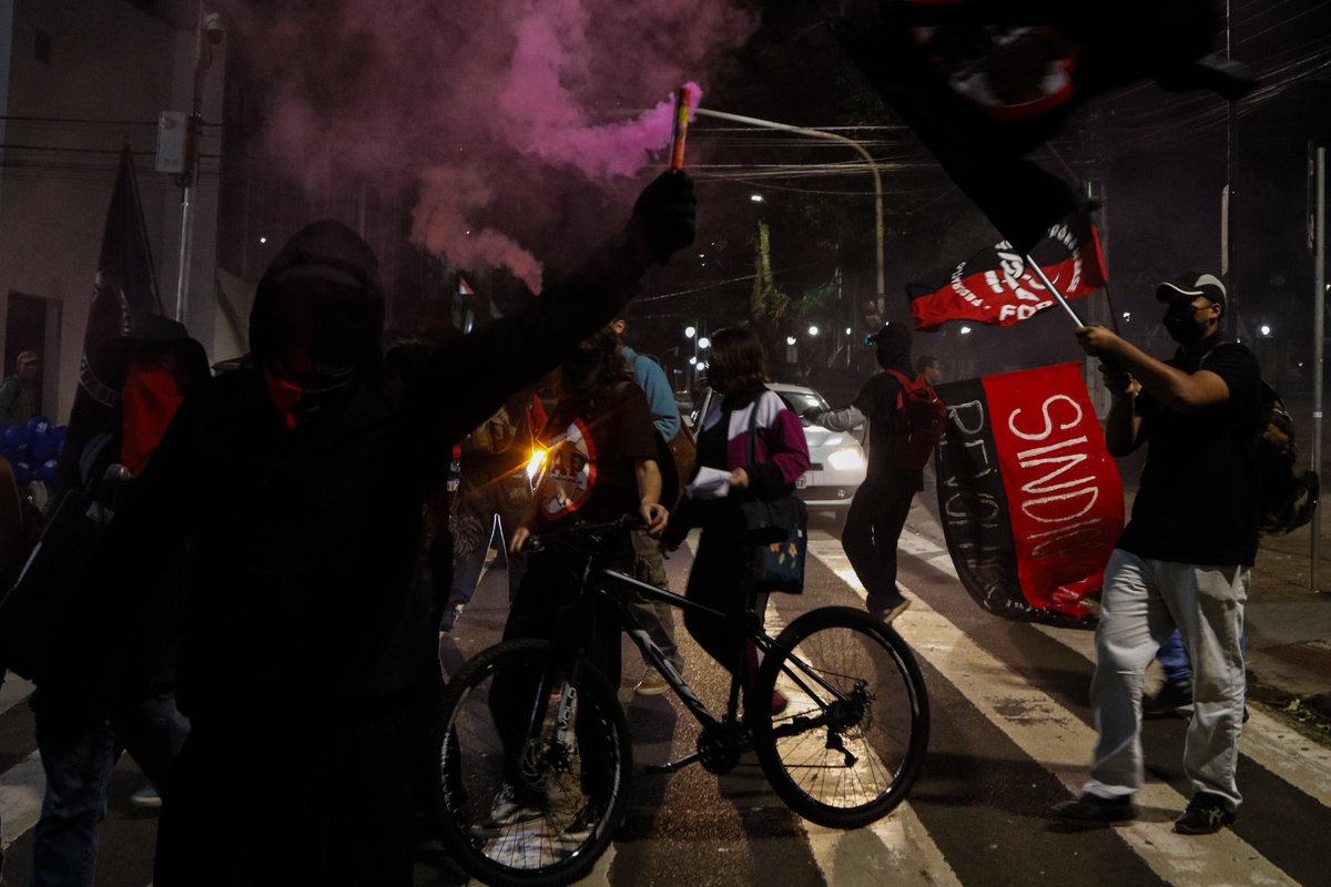 LUTAFOB's tweet photo. LONDRINA/PR 

Alternativa Popular/FOB toma as ruas pelo fim da escala 6x1 e realiza ação de ocupação das Lojas Havan 

Saiba mais https://t.co/tLqmPeBfaW https://t.co/TDtvweV5fB