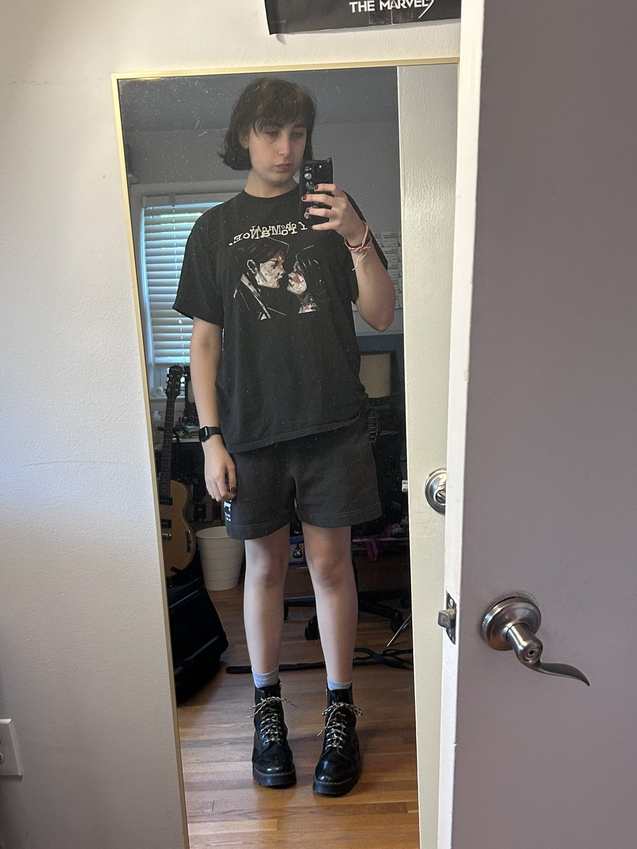 lesbianofarc's tweet photo. do yall think tsa can tell im gay https://t.co/ZHybQZg9nu