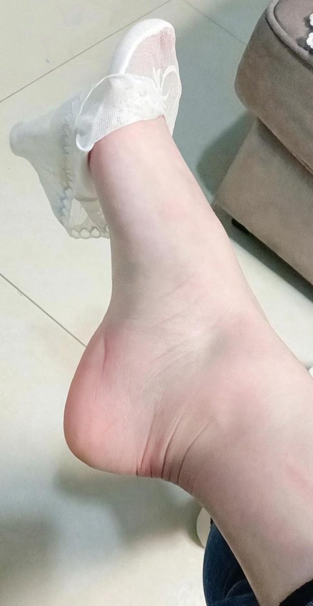 XiangP32374's tweet photo. 腳好看 還是襪子有點好看😃

#原味 #襪子 #腿控 #熟女 #阿姨 #人妻 https://t.co/q03PJQ9xYt