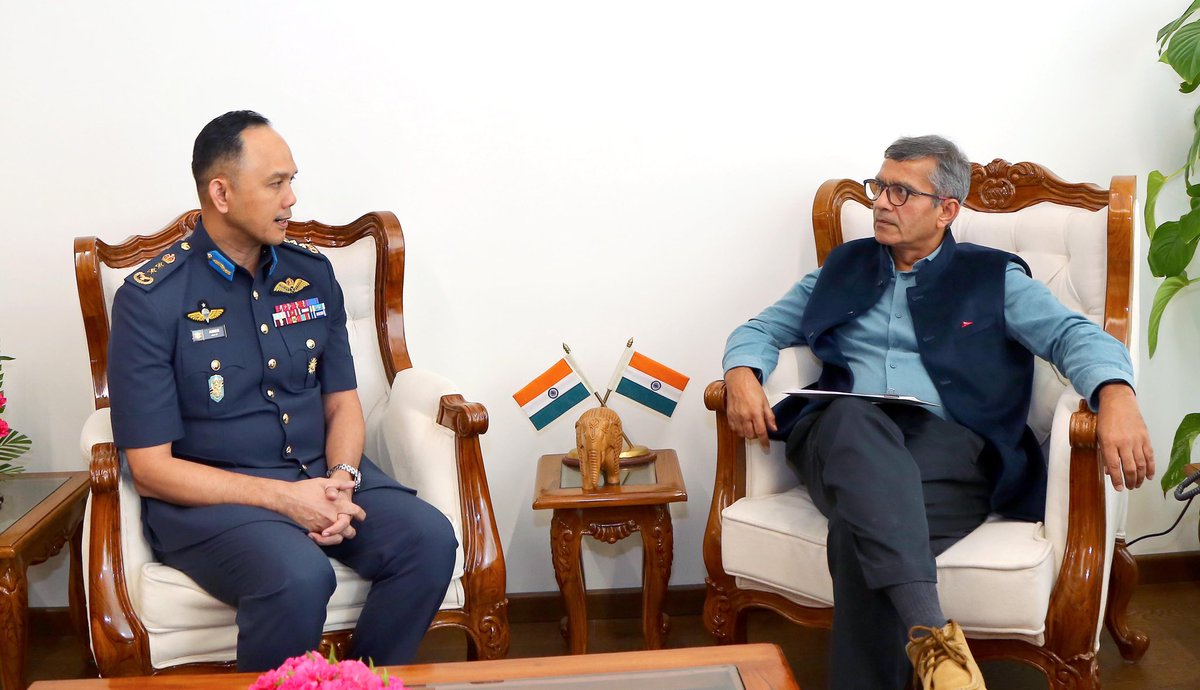 SpokespersonMoD's tweet photo. Defence Secretary Shri Rajesh Kumar Singh met Assistant Chief of Staff (Defence Operations & Training), Malaysian Armed Forces Maj Gen Amer Mahmud Bin Abdul Rahman on July 01, 2026. Both sides reviewed the productive deliberations of the 12th Sub Committee Meeting on Military Cooperation (SCMC)and reaffirmed their commitment to further deepen #IndiaMalaysia defence ties in support of a secure, stable & prosperous Indo-Pacific. 

@hcikl
@MEAIndia