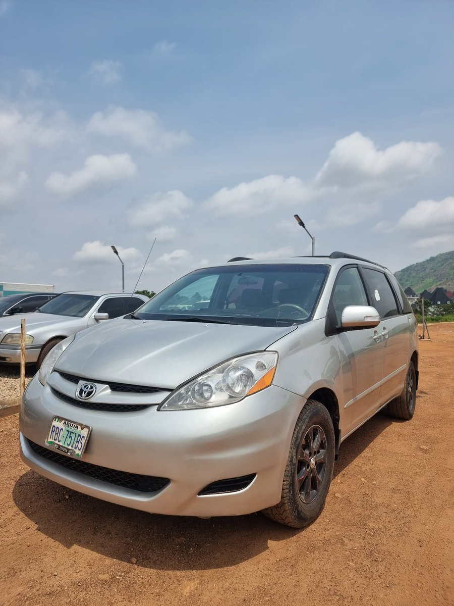 amlautosng's tweet photo. Very Clean
Toyota Sienna 2006
In super perfect condition 
6m
Abuja https://t.co/XKvaBJs9iT